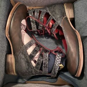 NIB FREEBIRD MALONES SZ 8